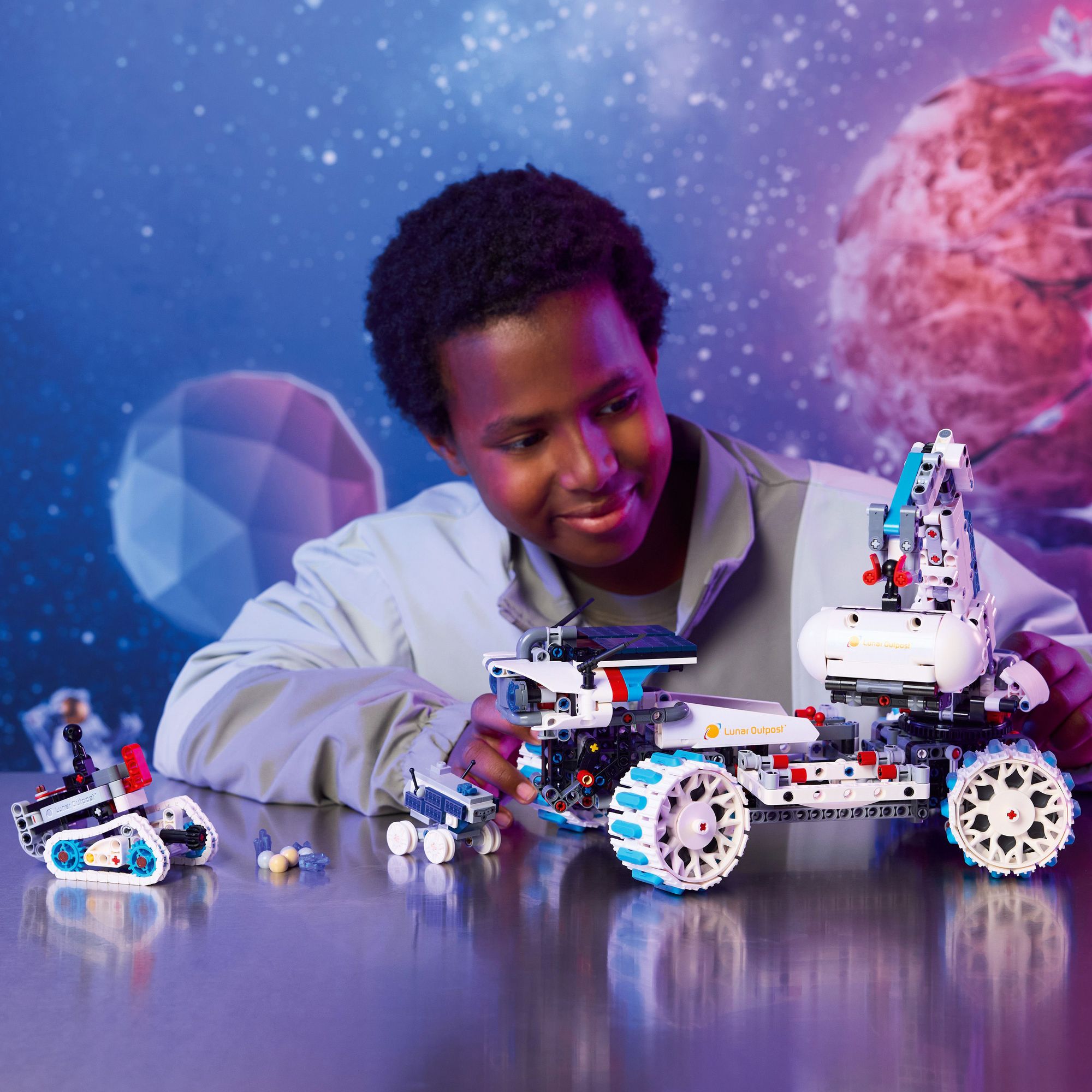 LEGO Technic Lunar Outpost? Moon Rover Space Vehicle 42211