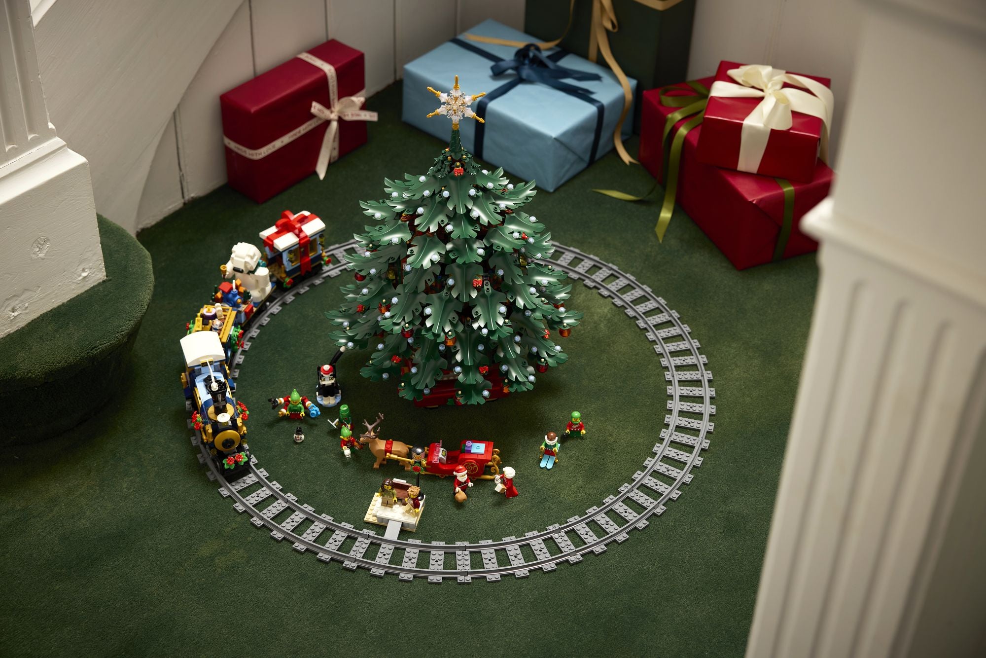 LEGO Icons Holiday Express Train 10361