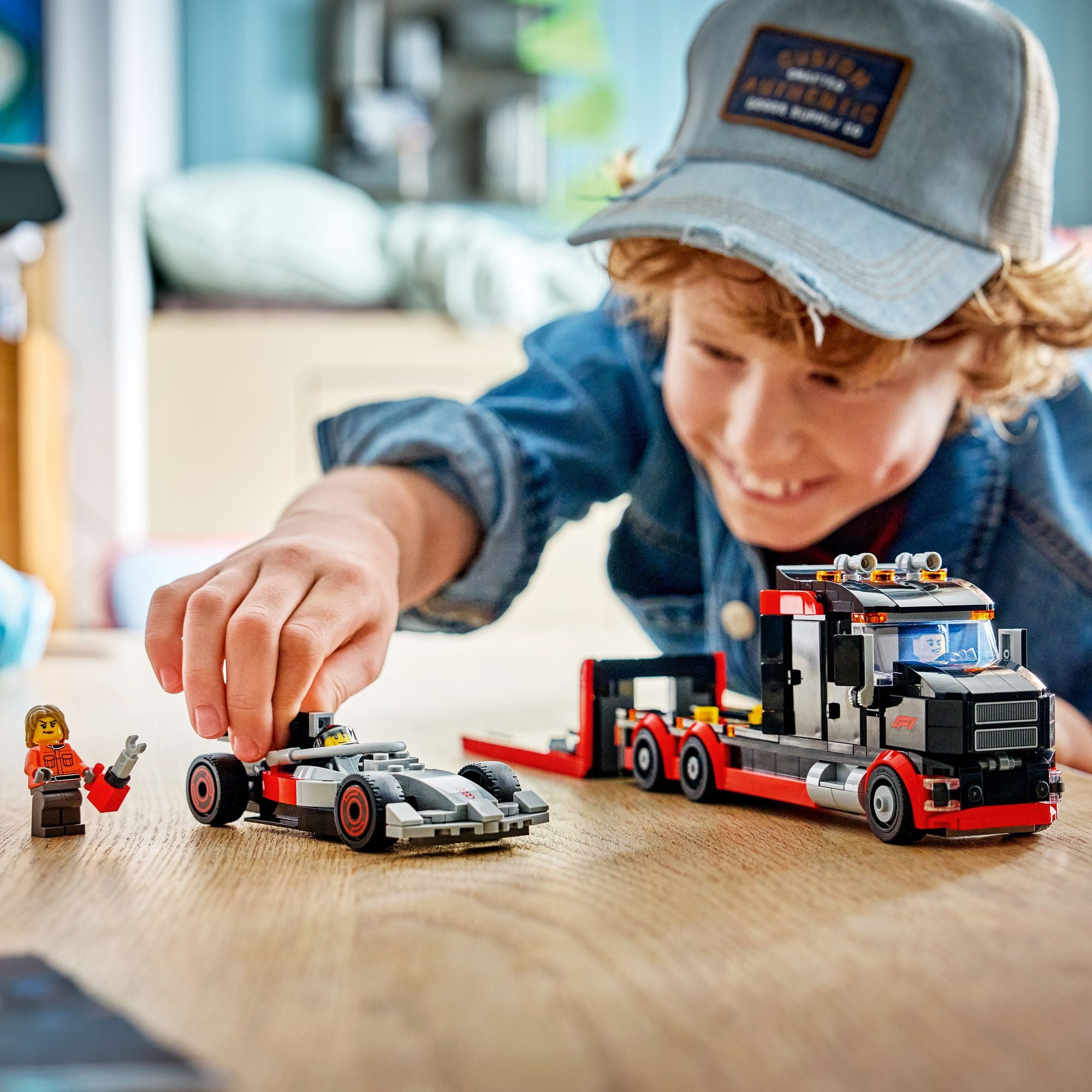 LEGO City Formula 1 F1® Display Truck with Audi F1® Race Car 60493