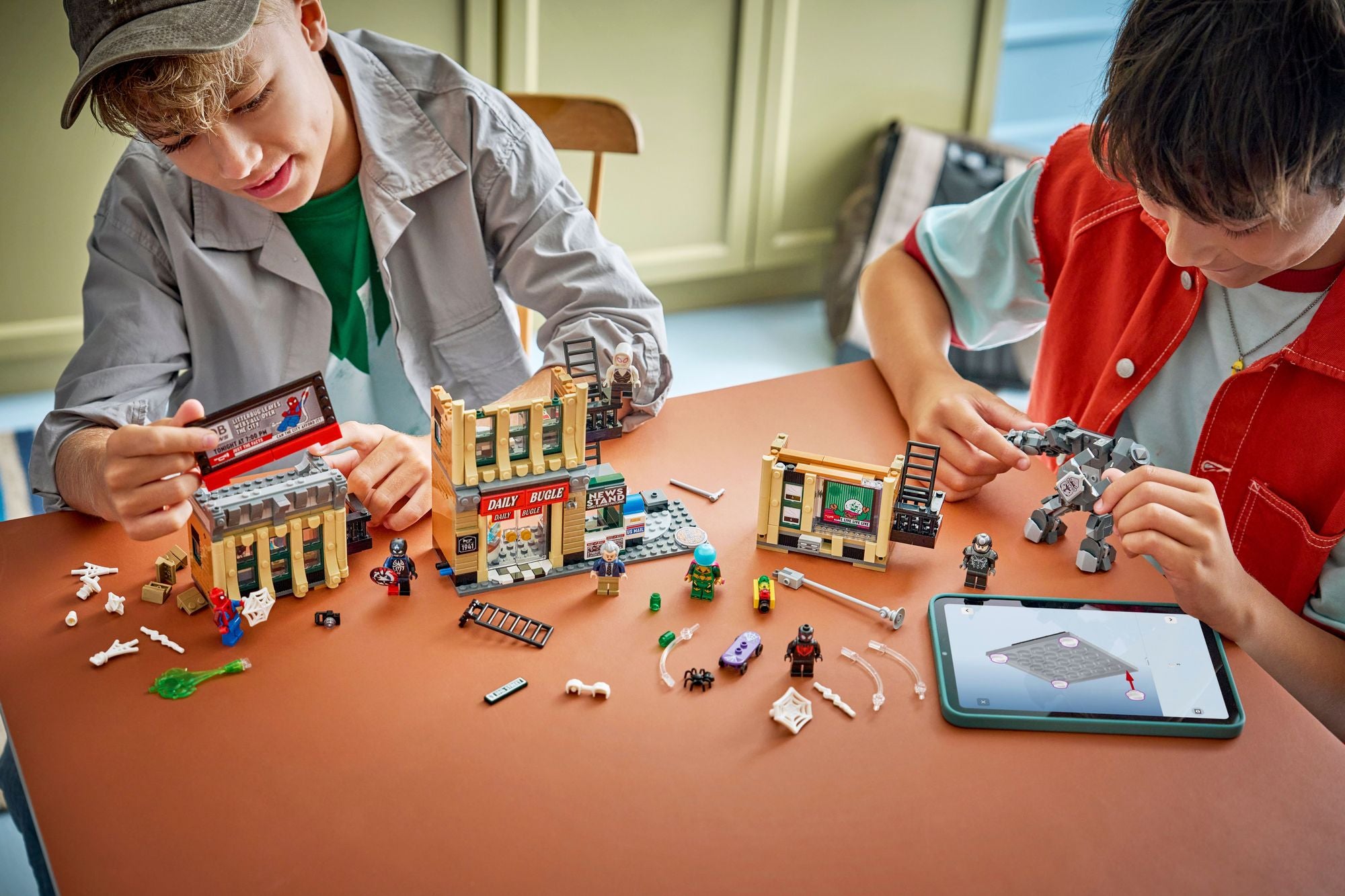 LEGO Super Heroes Marvel Spider-Man vs. Mysterio: The Daily Bugle 76342