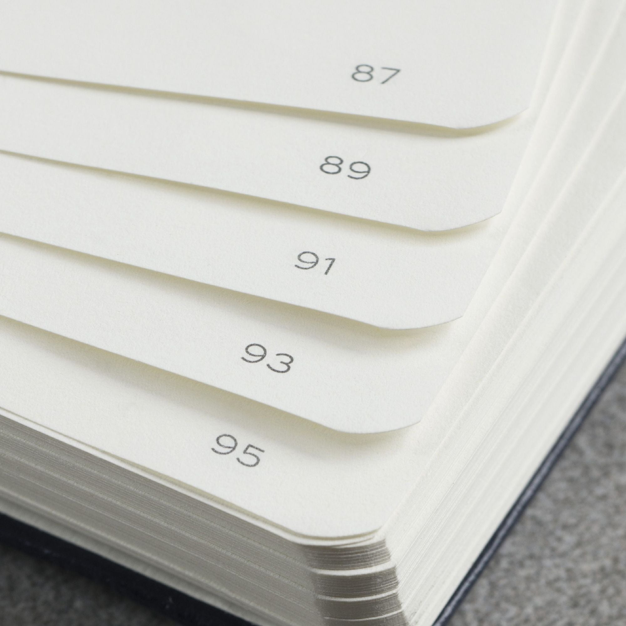 Leuchtturm1917 Lilac, Softcover, Paperback (B6+), 123 p., dotted