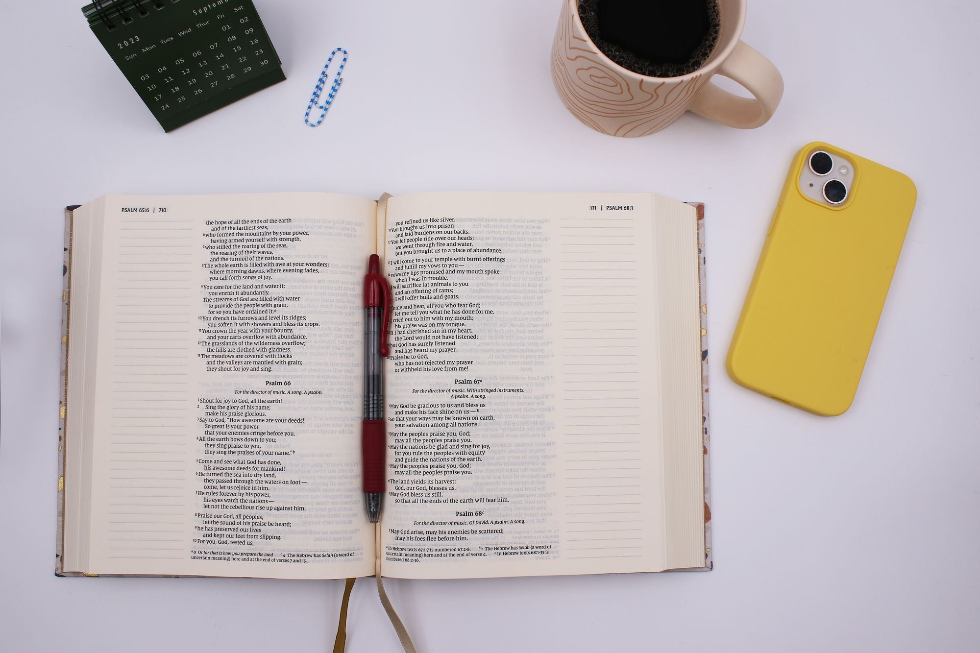 NIV, Journal the Word Bible (Perfect for Note-Taking), Cloth over Board, Cream, Red Letter, Comfort Print: Reflect, Take Notes, or Create Art Next to Your Favorite Verses