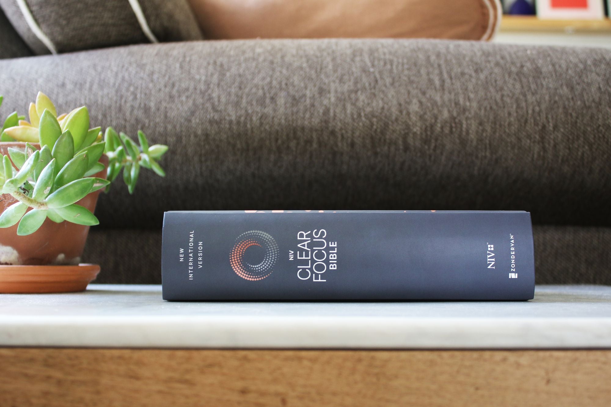 NIV, Clear Focus Bible, Hardcover, Charcoal/Copper: Read more of the Bible with better focus using the Bionic Reading Method