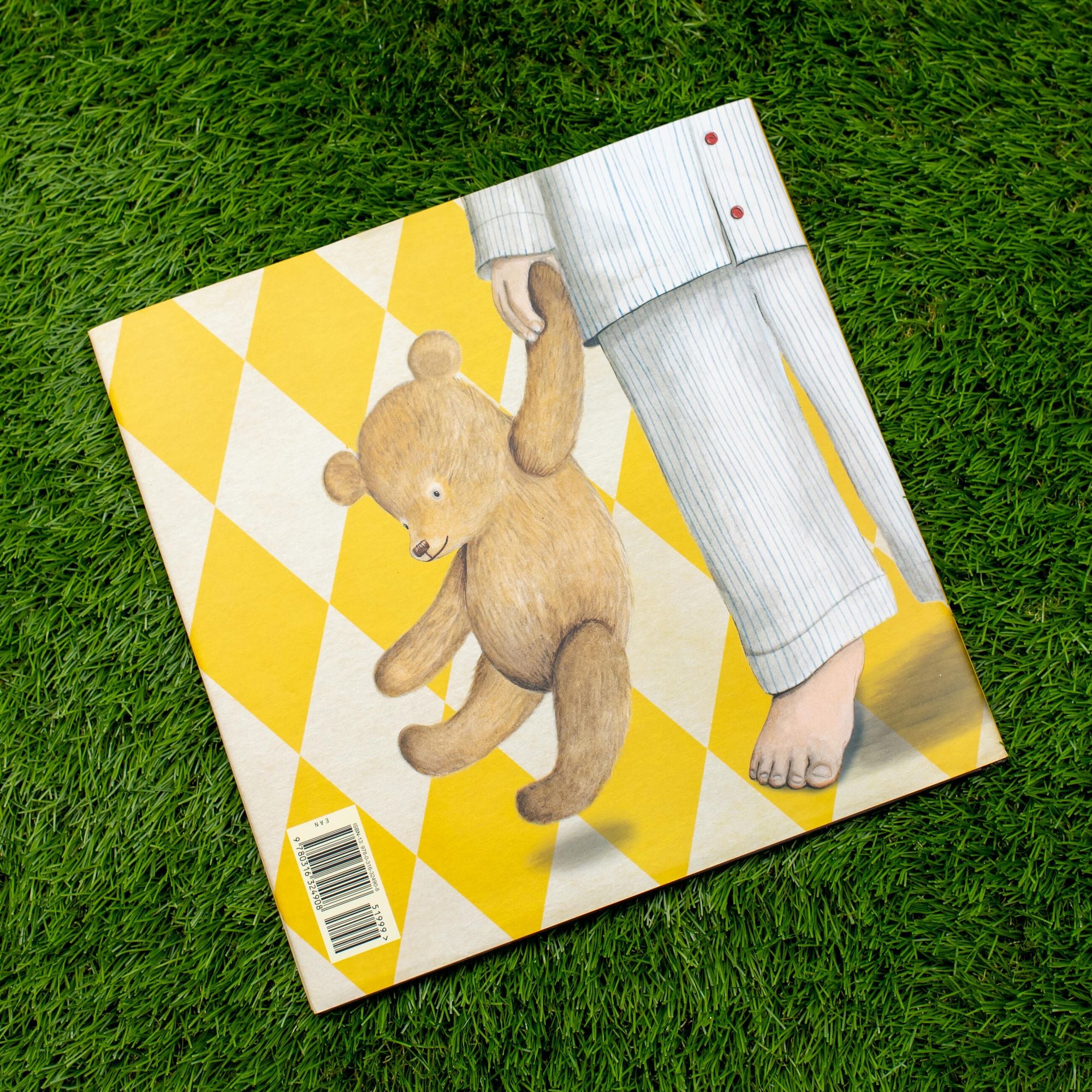 Finding Winnie: The True Story of the World's Most Famous Bear (Caldecott Medal Winner)