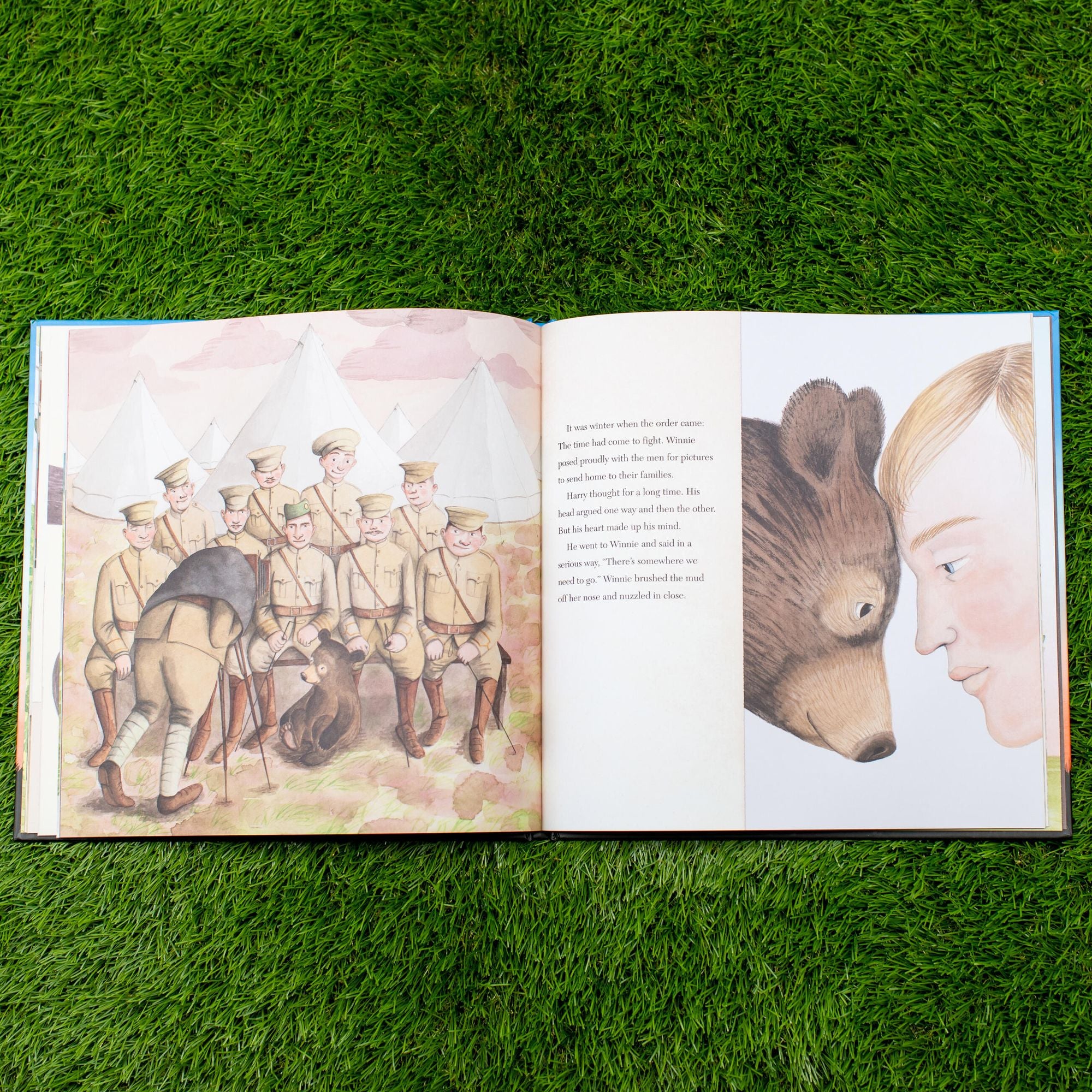 Finding Winnie: The True Story of the World's Most Famous Bear (Caldecott Medal Winner)
