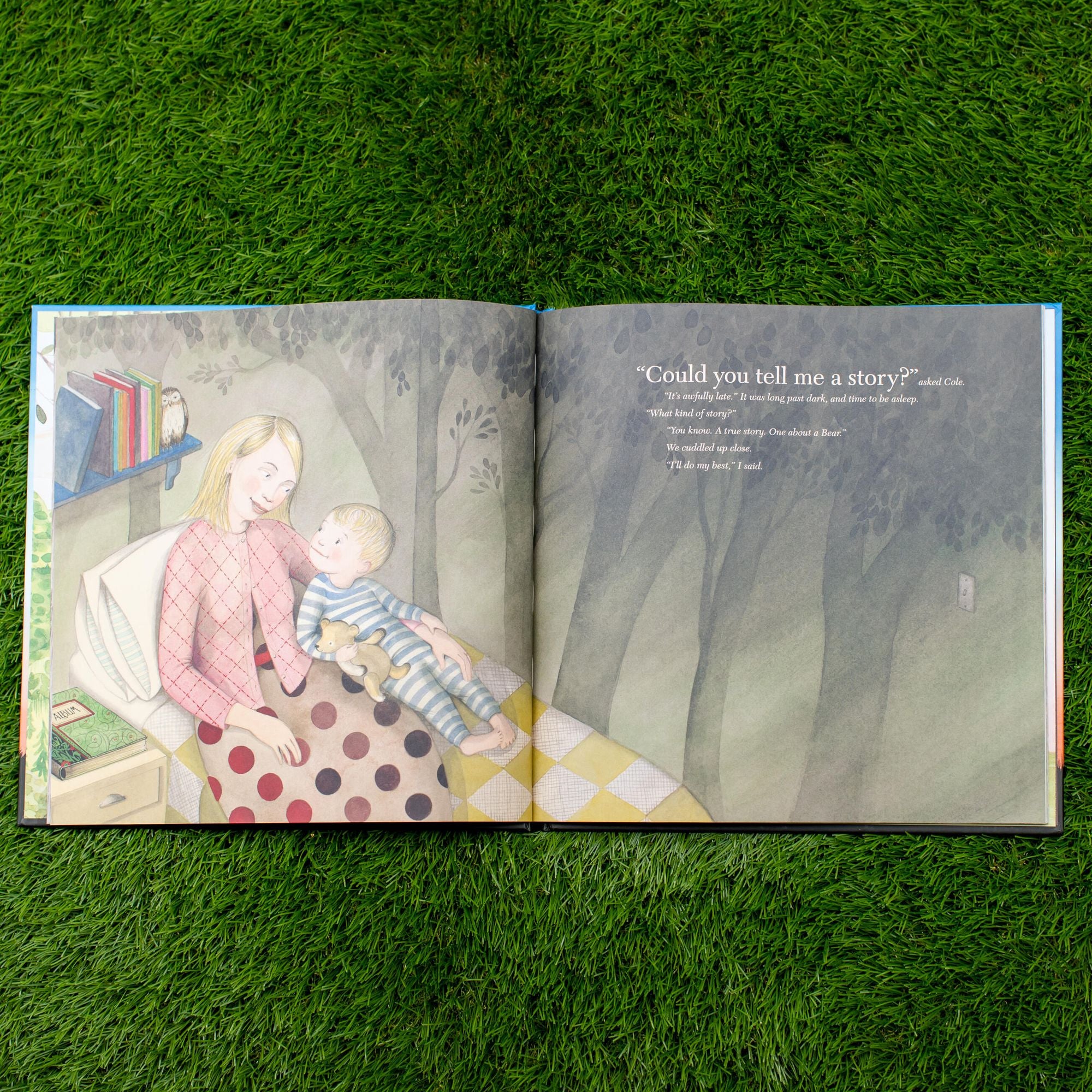Finding Winnie: The True Story of the World's Most Famous Bear (Caldecott Medal Winner)
