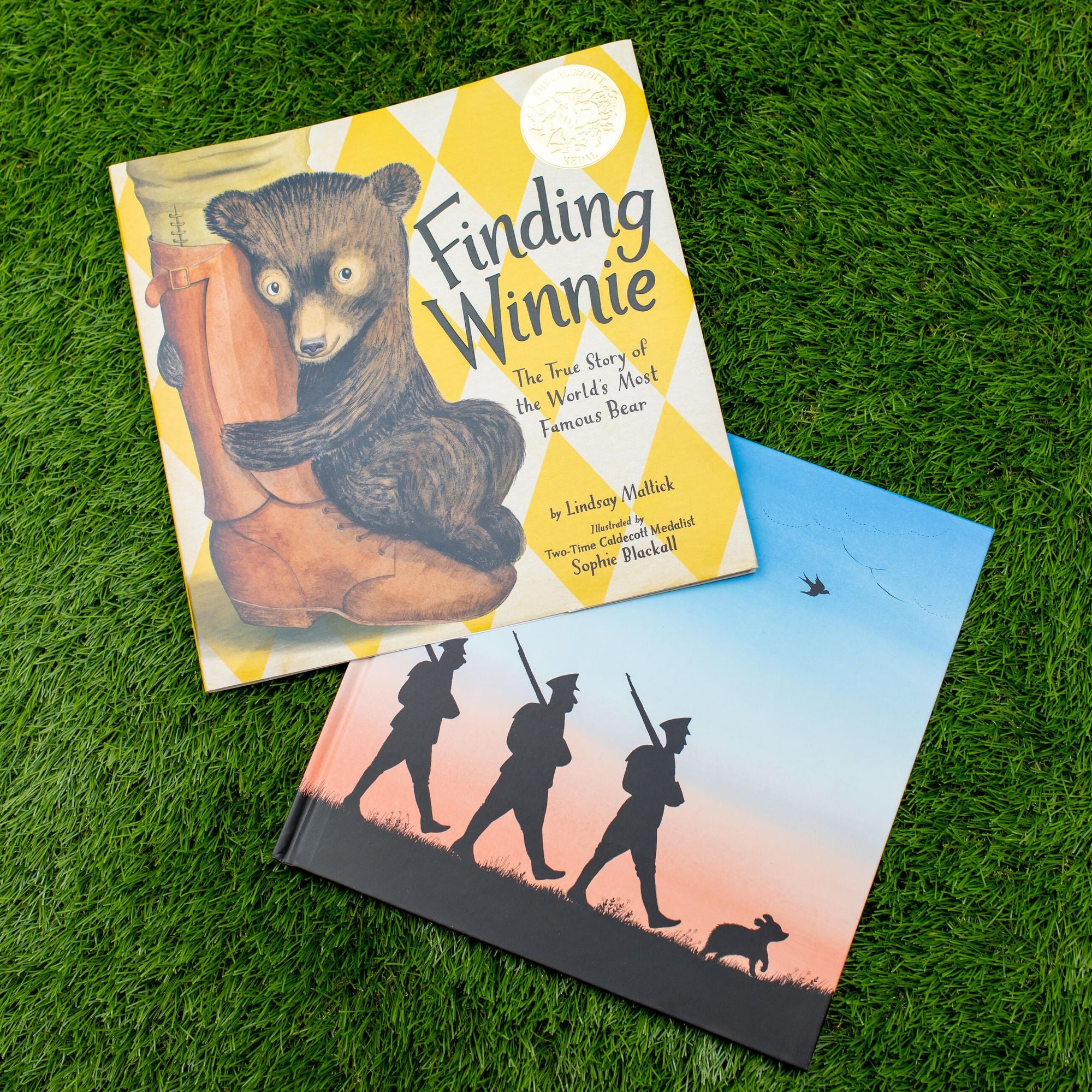 Finding Winnie: The True Story of the World's Most Famous Bear (Caldecott Medal Winner)