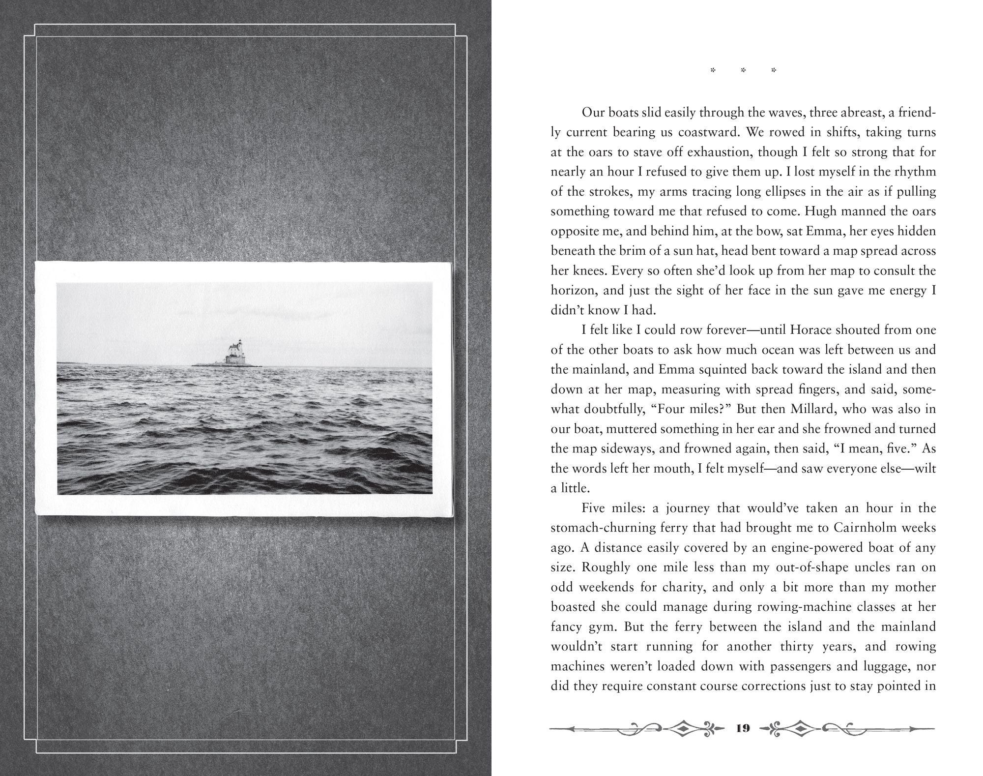 Hollow City (Miss Peregrine's Peculiar Children Series #2)