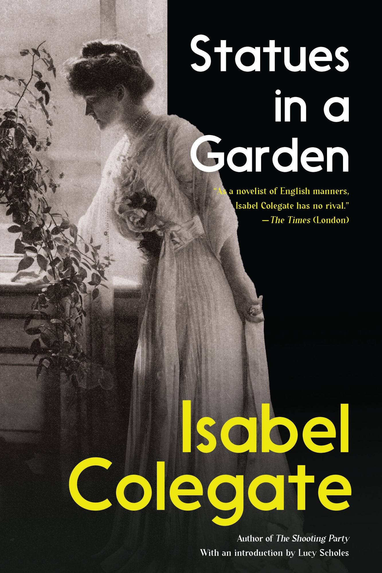 Statues in a Garden: A Novel