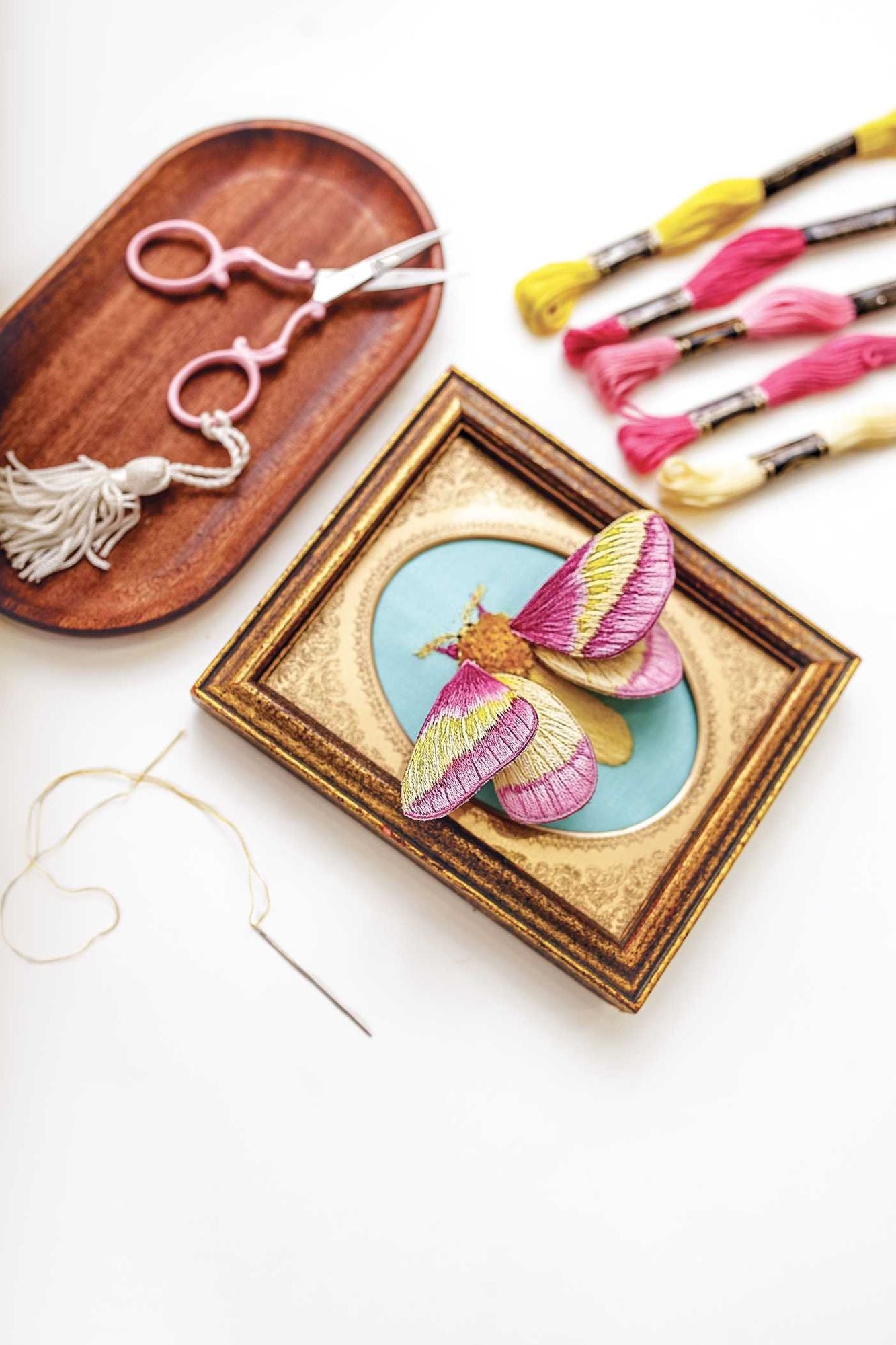 Stumpwork Embroidery & Thread Painting: Stitch 3-D Nature Motifs