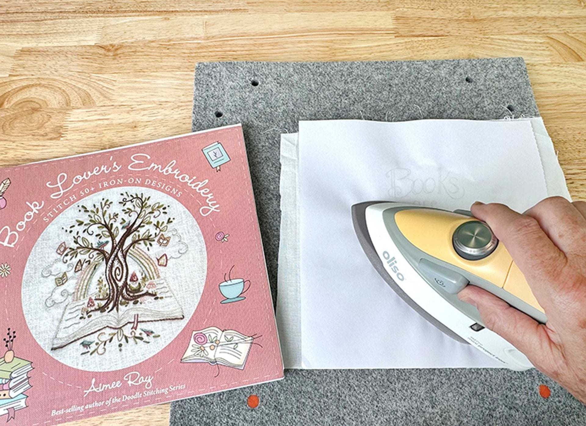 Book Lover's Embroidery: Stitch 50+ Iron-on Designs