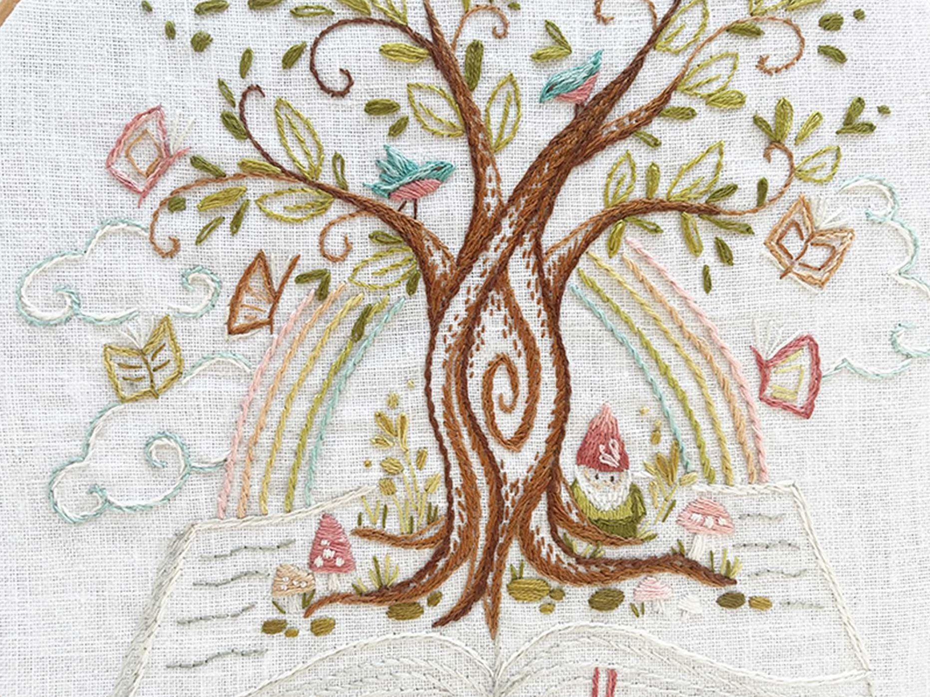 Book Lover's Embroidery: Stitch 50+ Iron-on Designs