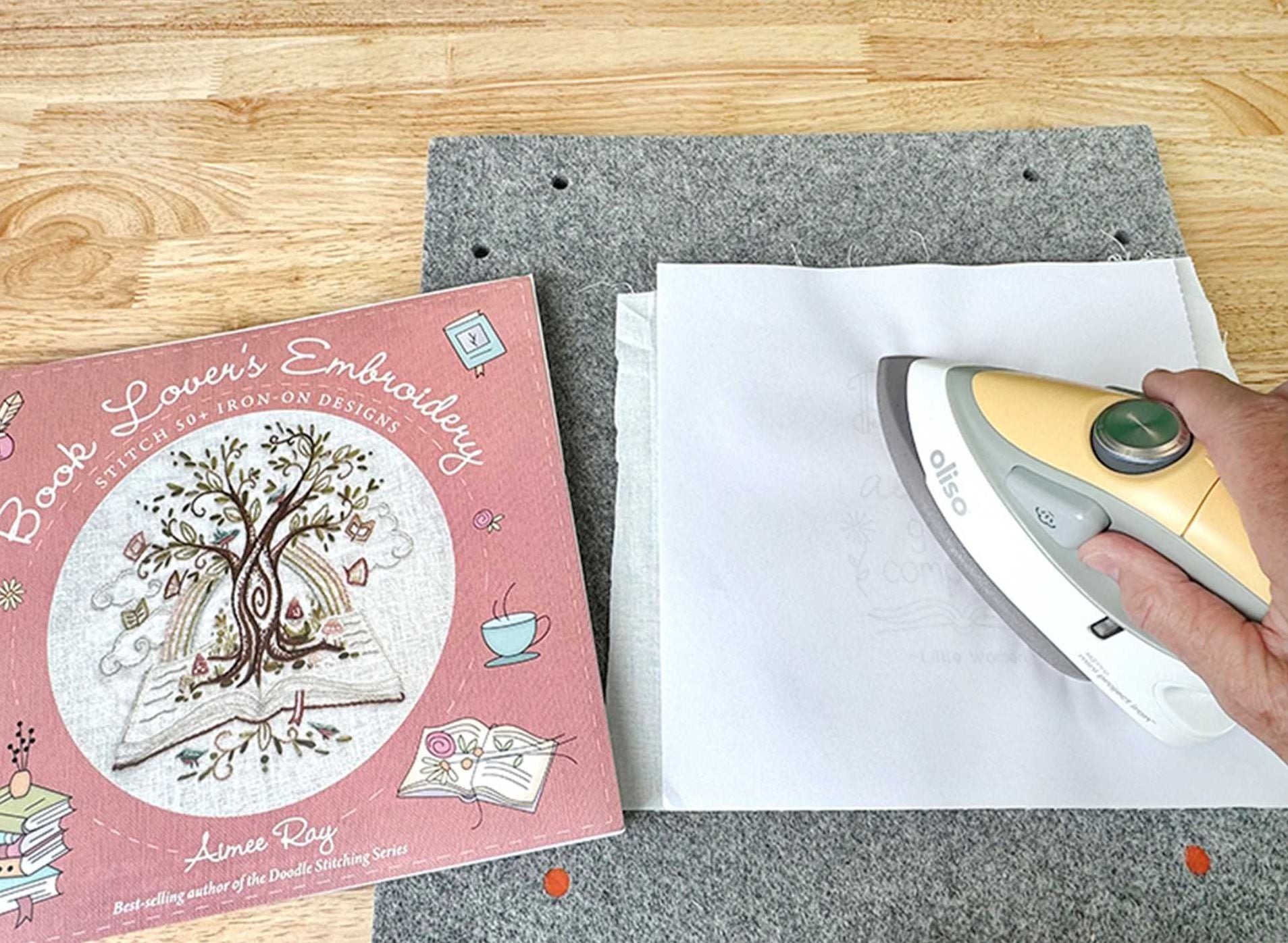 Book Lover's Embroidery: Stitch 50+ Iron-on Designs
