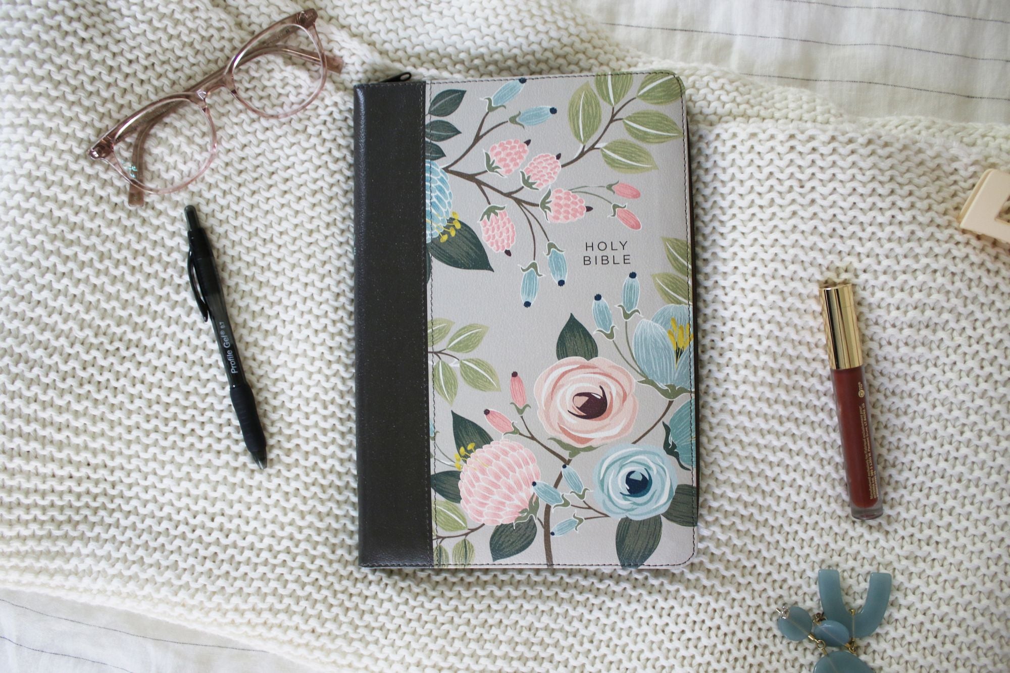 NIV, Thinline Bible, Large Print, Leathersoft, Floral, Zippered, Red Letter, Comfort Print