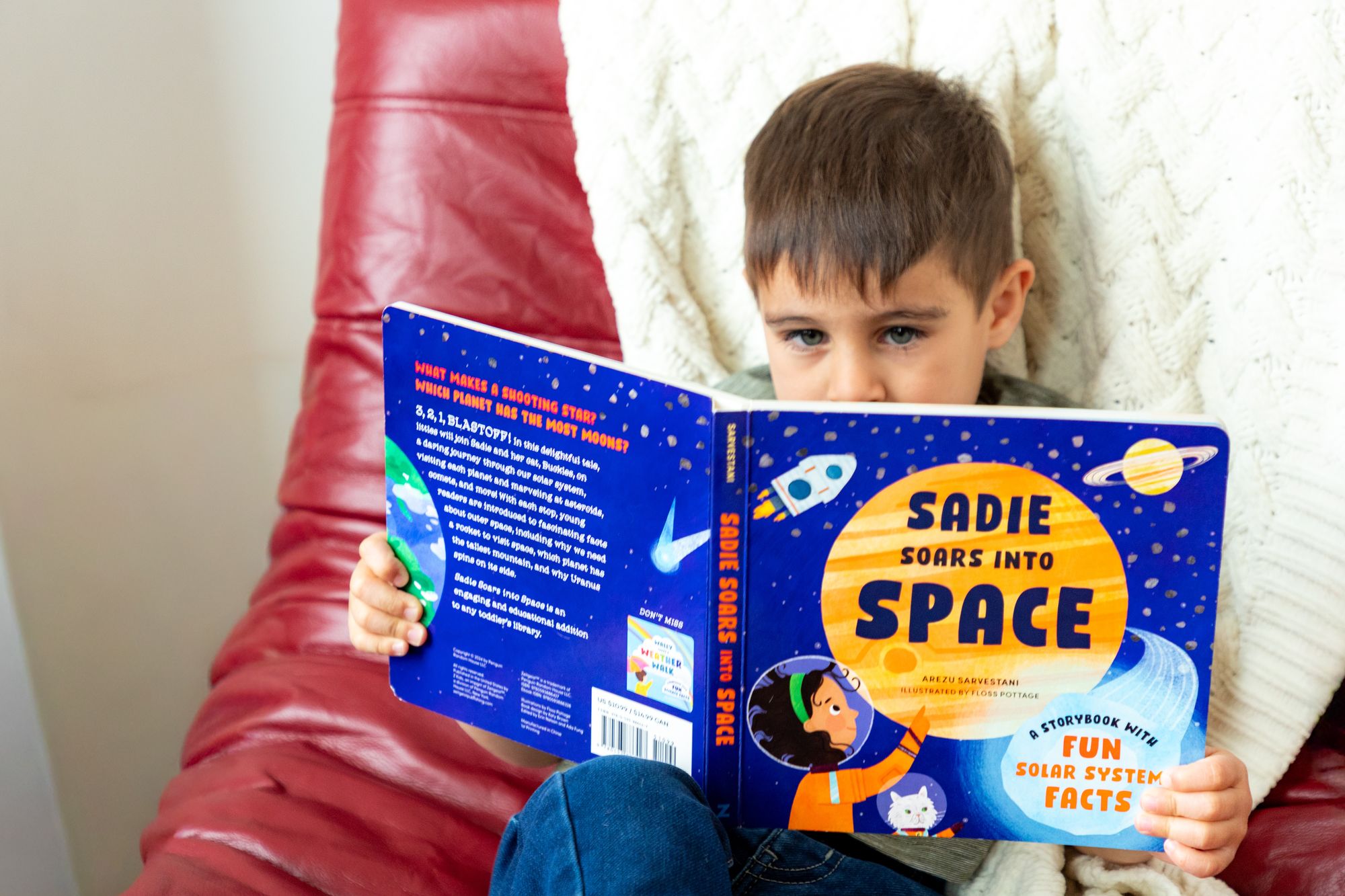 Sadie Soars into Space: A Storybook with Fun Solar System Facts