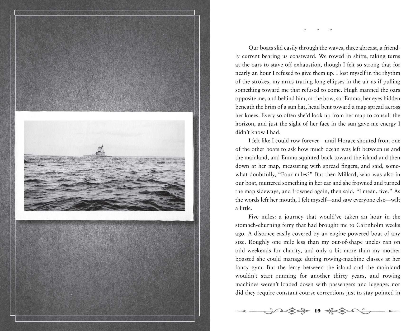 Hollow City (Miss Peregrine's Peculiar Children Series #2)