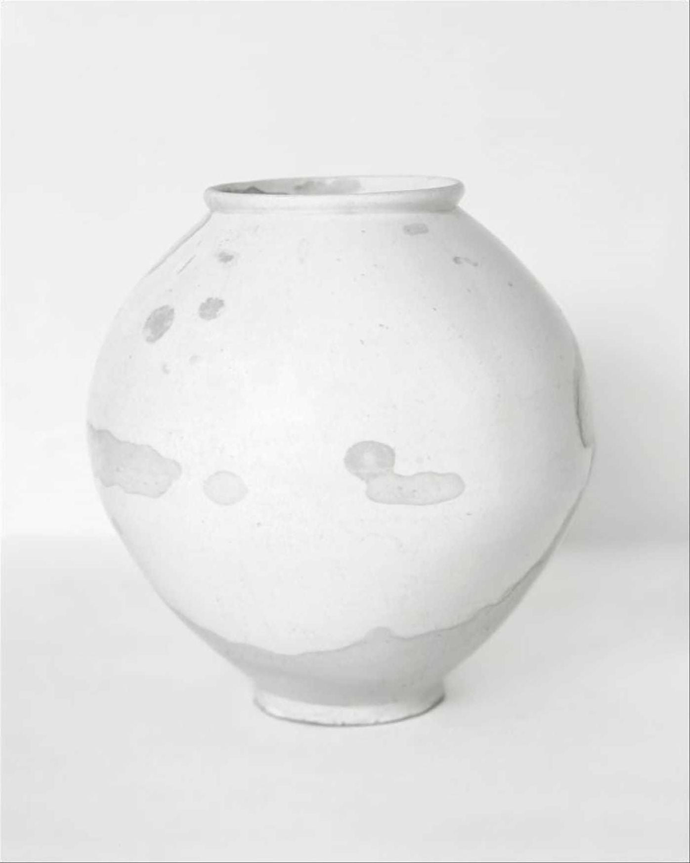The Korean Ceramics: The Scholar's Vision, The Photographer's Eye